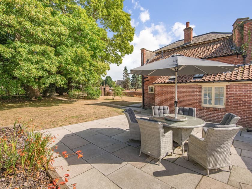 Sitting-out-area | The Manor Lodge, Shepton Mallet