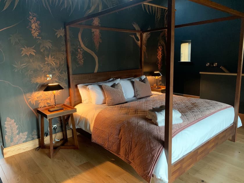 Four Poster bedroom | The Richmond - Sykelands Cottages, Dalton