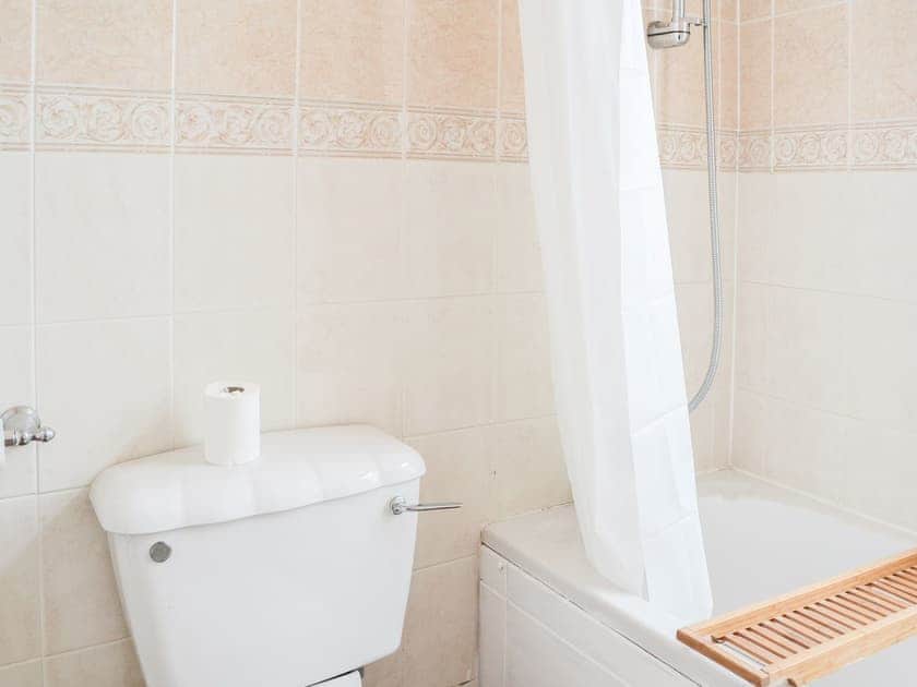 Bathroom | White Rose Apartment, Bridlington