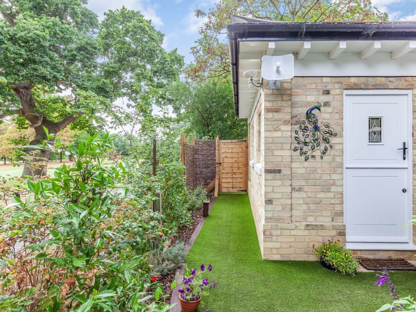 Garden | Peacock on the Pin, Stisted