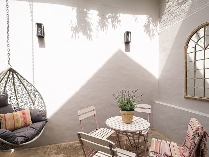 Sitting-out-area | Joes Cottage, Bridgnorth