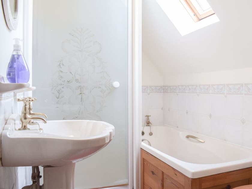 En-suite | Holly Cottage, Telford