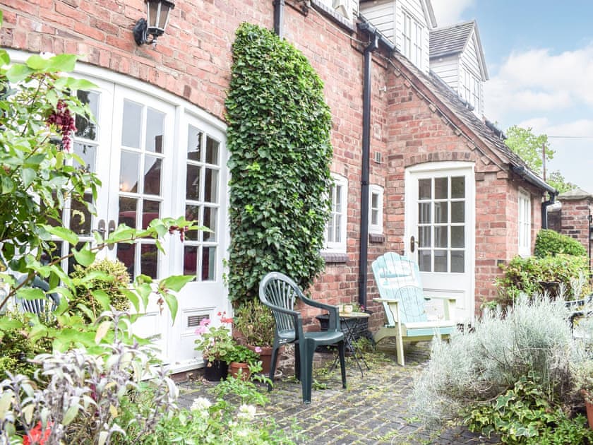 Sitting-out-area | Holly Cottage, Telford