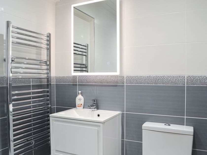 En-suite | The Hen House - East Yorkshire Cottages, Bridlington