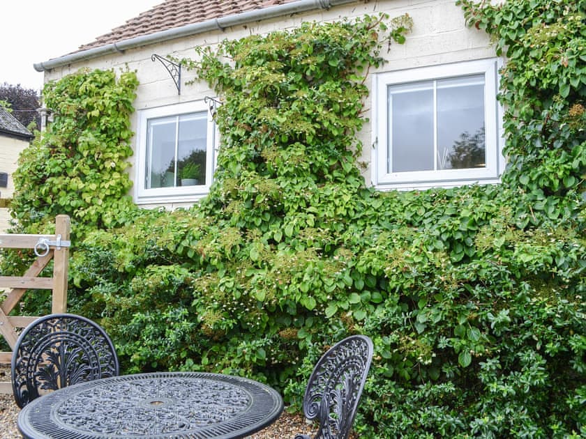 Sitting-out-area | The Hen House - East Yorkshire Cottages, Bridlington