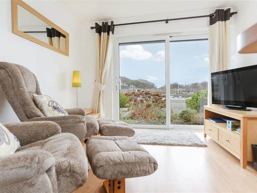 Living room | Flat With Harbour Views - Snowdonia Tourist Services, Porthmadog