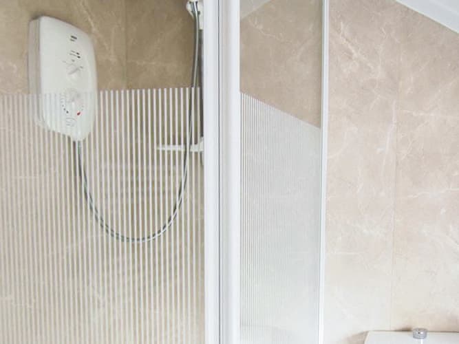 Shower room | Zig Zag Cottage, Llanllyfni