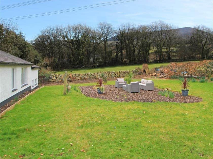 Shared garden | Zig Zag Cottage, Llanllyfni