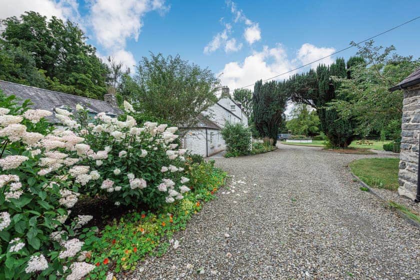 Driveway | Ty Glyn Mansion Cottage, Cilau Aeron, near Aberaeron