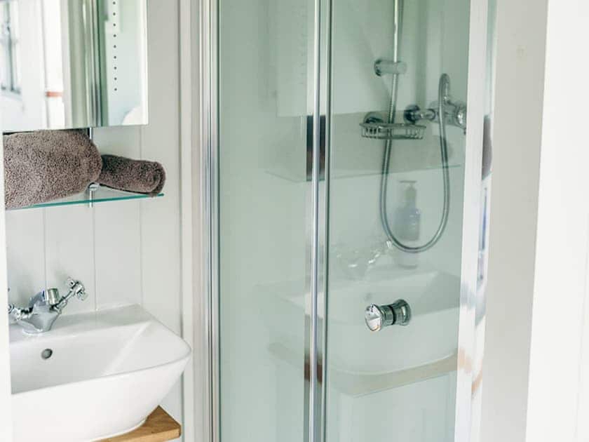 Shower room | Phoebe’s Folly - Kernow Retreats, Milton Abbot, near Tavistock