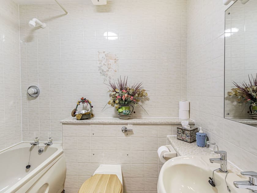 Bathroom | Yewdale Crags Apartment, Coniston