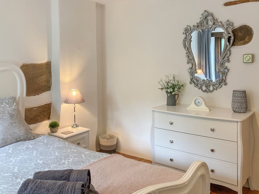Double bedroom | Gem Cottage, Longnor, Near Buxton