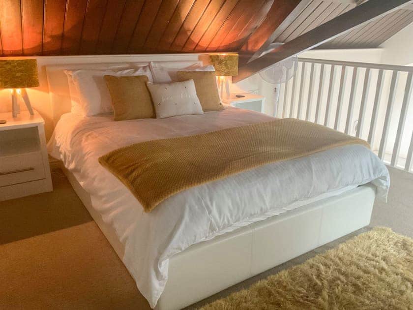 Double bedroom | Robin’s Nest, Edwinstowe, near Mansfield