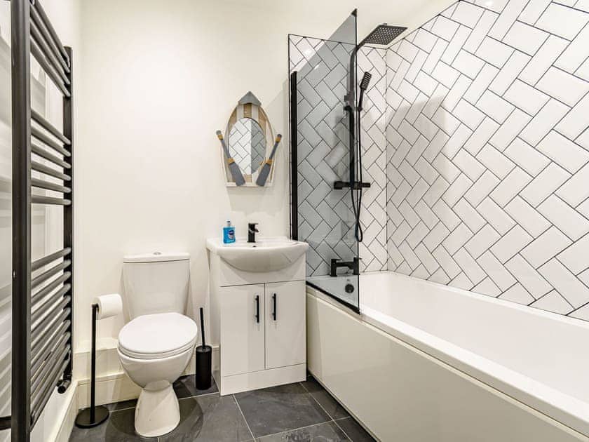 Bathroom | The Bilberry - Scalby View Apartments, Scalby