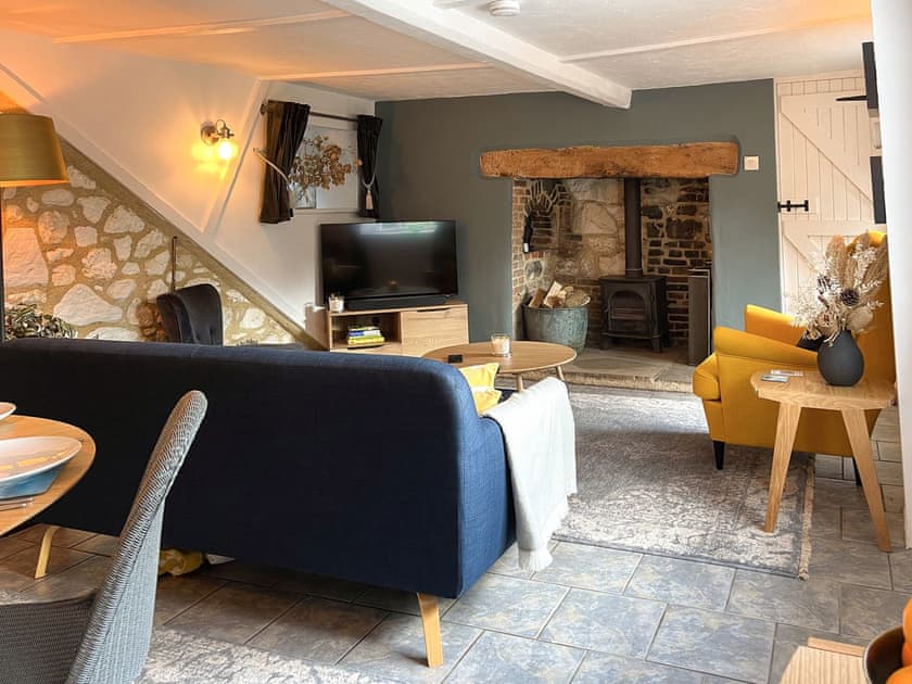 Living room/dining room | Winkle Cottage, Calbourne