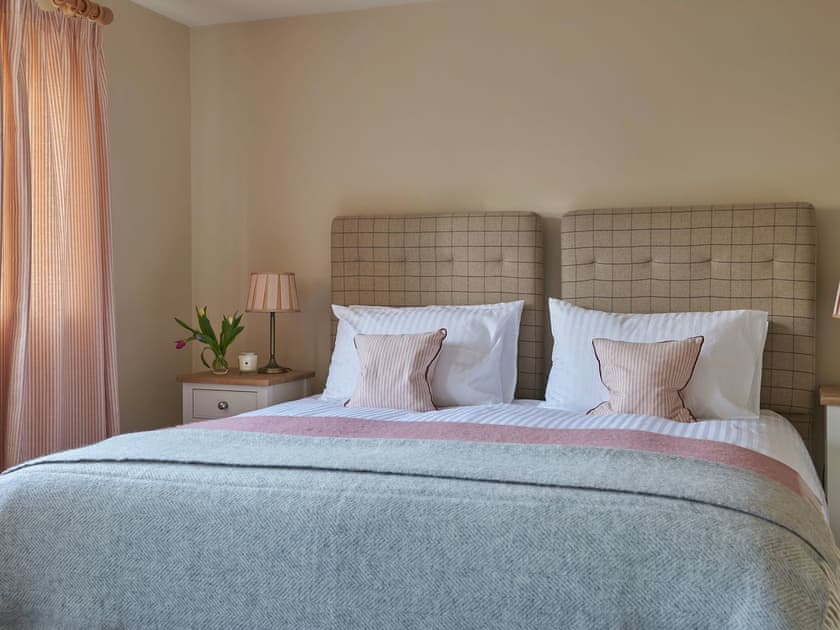 Ground floor disabled access badroom with zip link bed | Hungate Garden Cottage - Hungate Cottages, Pickering