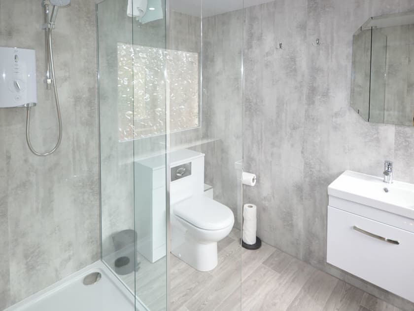 Shower room | Rosewood Cottage, Fort William