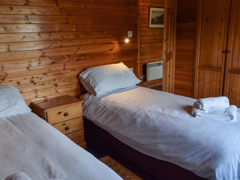 Twin bedroom | Catkin Lodge - Lunga Estate Lodges, Craobh Haven