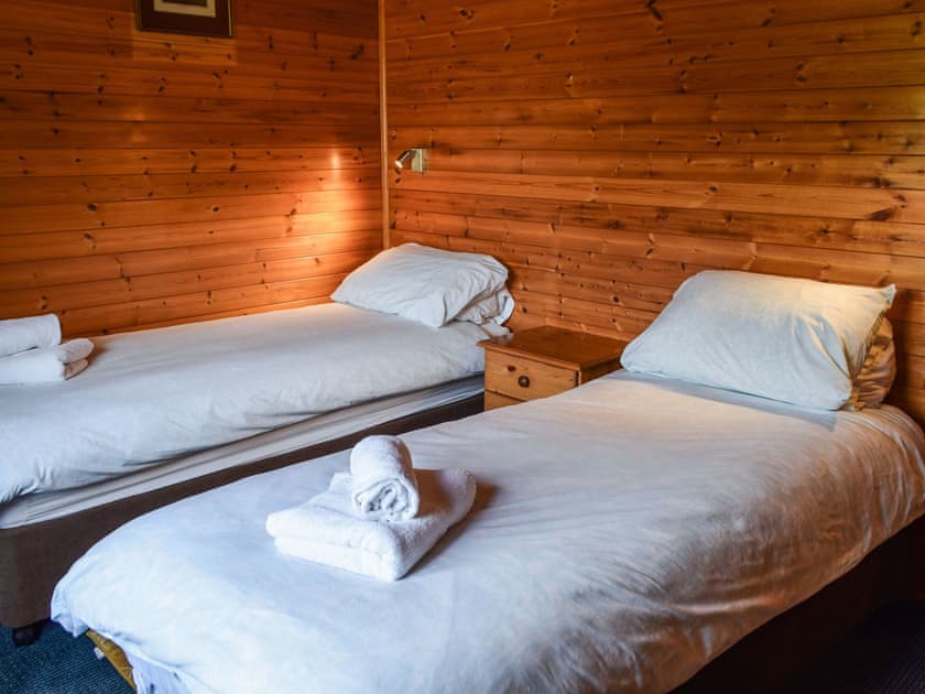 Twin bedroom | Catkin Lodge - Lunga Estate Lodges, Craobh Haven