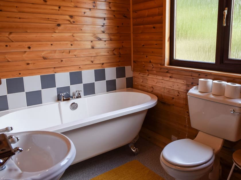 Bathroom | Catkin Lodge - Lunga Estate Lodges, Craobh Haven