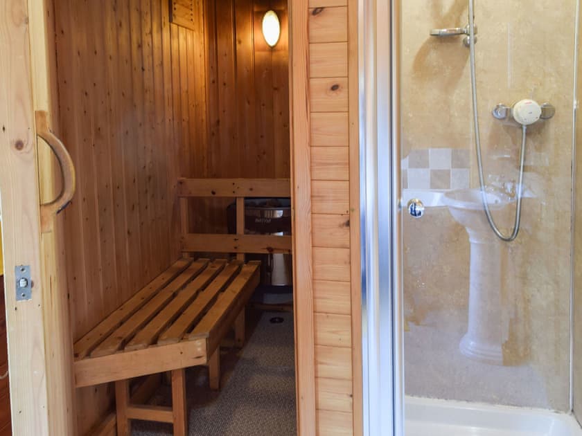 Bathroom | Catkin Lodge - Lunga Estate Lodges, Craobh Haven