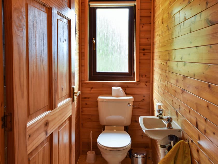 Bathroom | Catkin Lodge - Lunga Estate Lodges, Craobh Haven