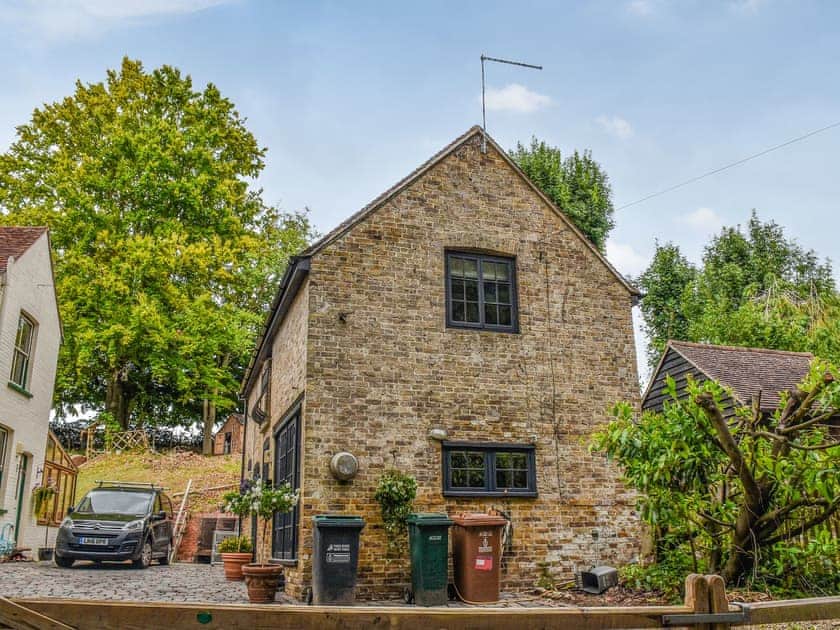 Exterior | The Barn, Sarrett, near Rickmansworth