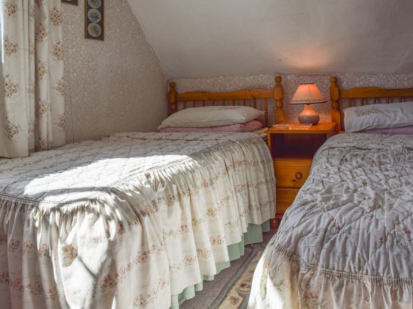 Bedroom | Tudor Cottage, Barton
