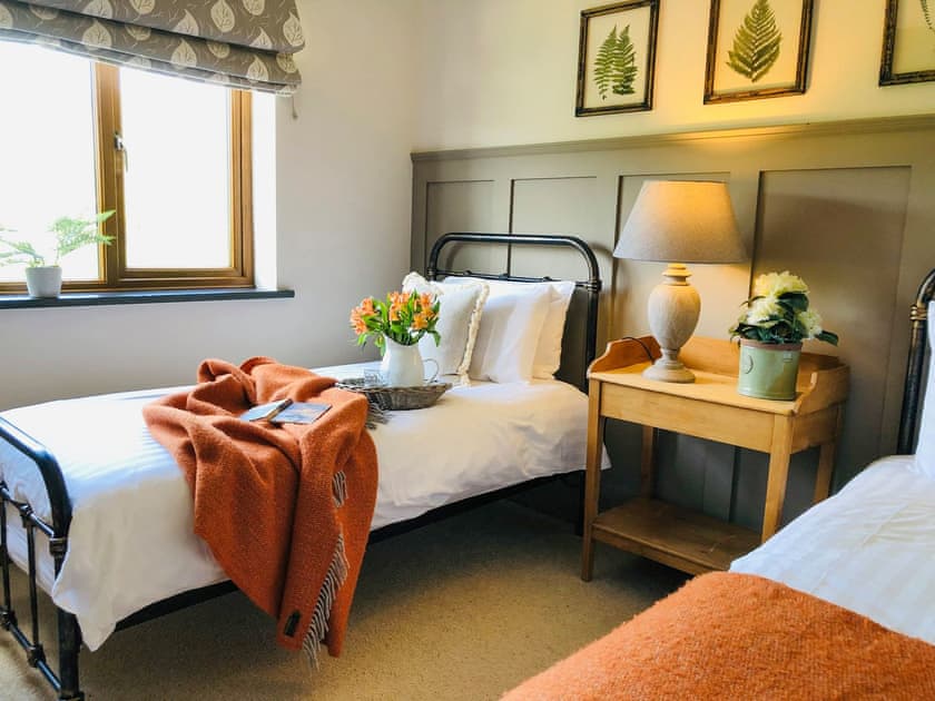 Twin bedroom | Maes Y Bryn Farmhouse, Llansadwrn, near Llandeilo