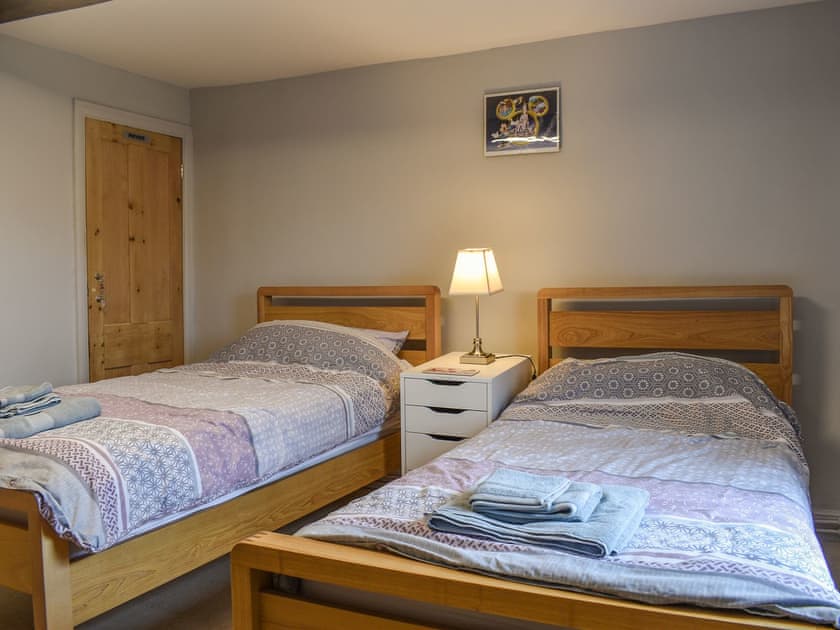 Twin bedroom | Yew Tree Cottage, Chesterfield