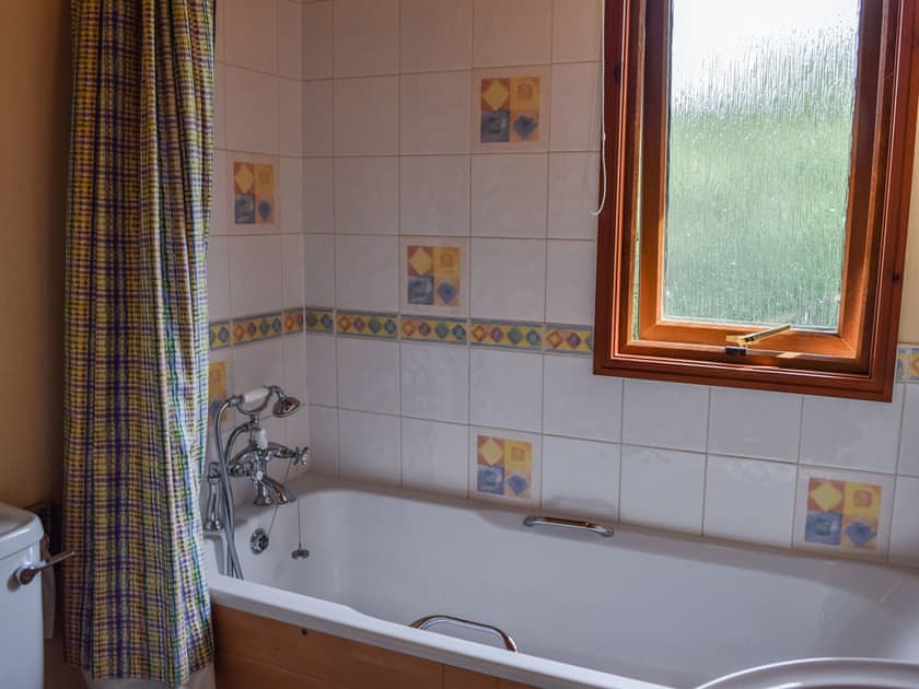 Bathroom | Teasel Lodge - Lunga Estate Lodges, Craobh Haven