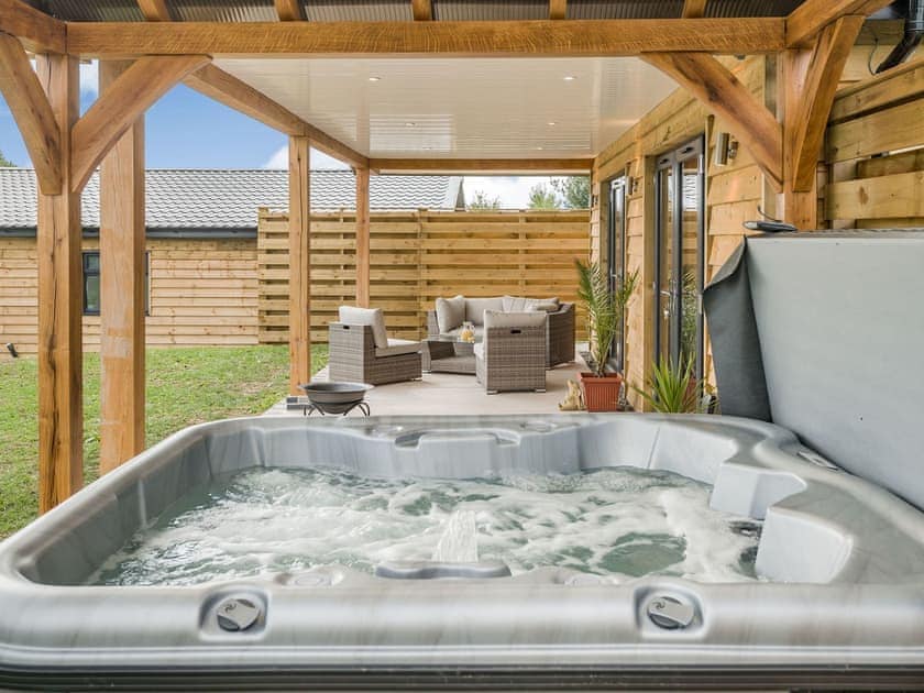 Hot tub | Bramley Lodge - Upper Holme Lodges, Lyonshall, near Kington