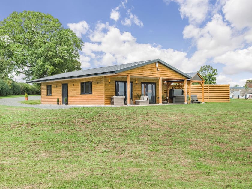 Setting | Oak Tree Lodge - Upper Holme Lodges, Lyonshall, near Kington