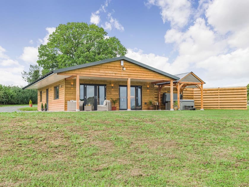Setting | Oak Tree Lodge - Upper Holme Lodges, Lyonshall, near Kington