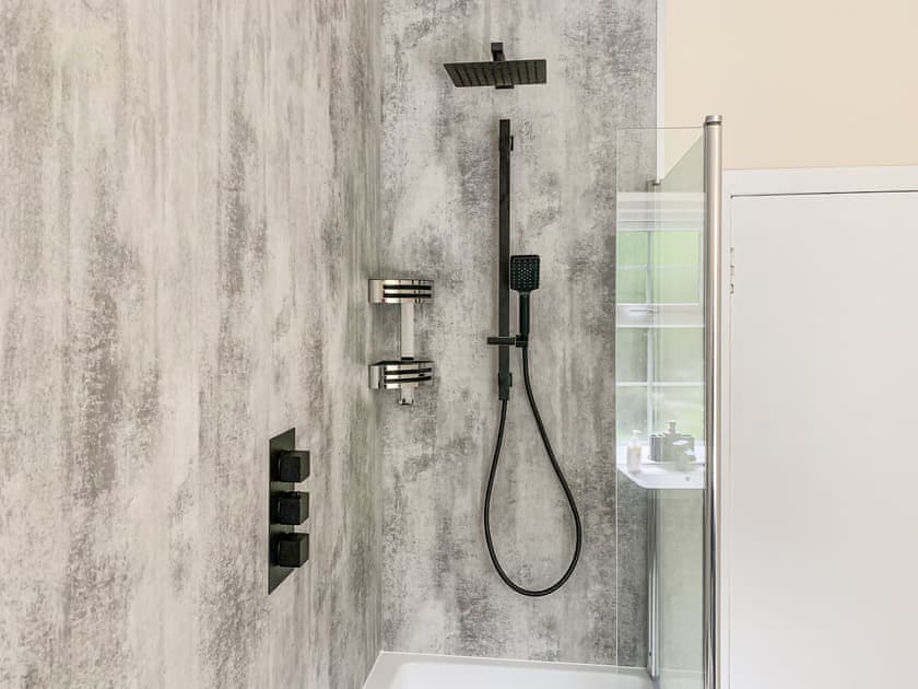 Main bathroom | Milnhead Cottage, Dumfries