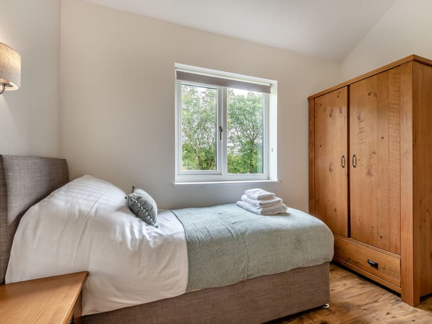 Twin bedroom | Dwrgi - Glanyrafon Lodges, Cwrt Newydd, near Llandysul