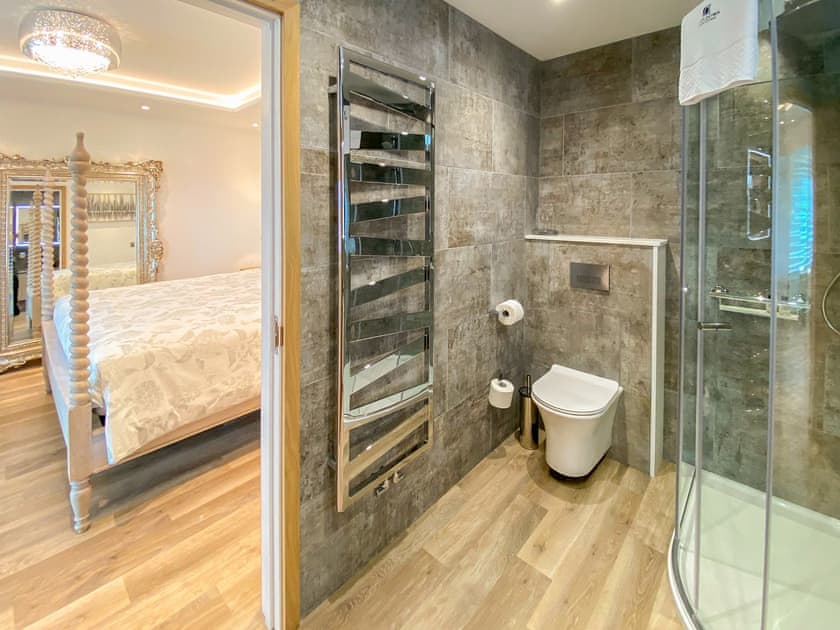 En-suite | The View - Wooldown Holiday Cottages, Marhamchurch, near Bude