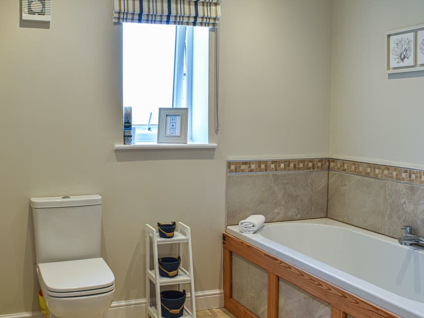 Bathroom | Ty Clud, Trearddur Bay