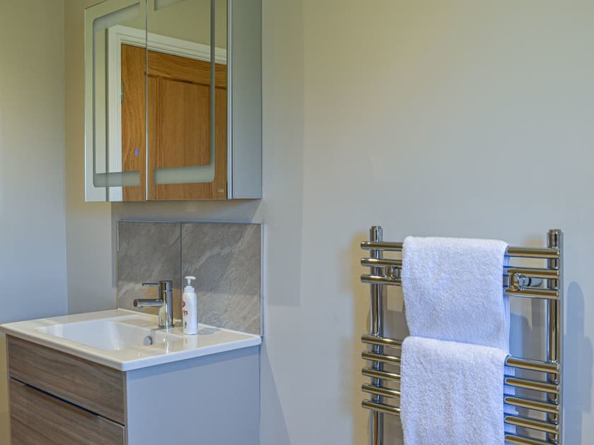 Bathroom | Ty Clud, Trearddur Bay
