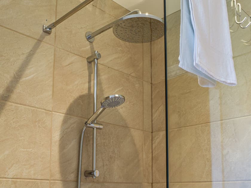 Bathroom | Ty Clud, Trearddur Bay