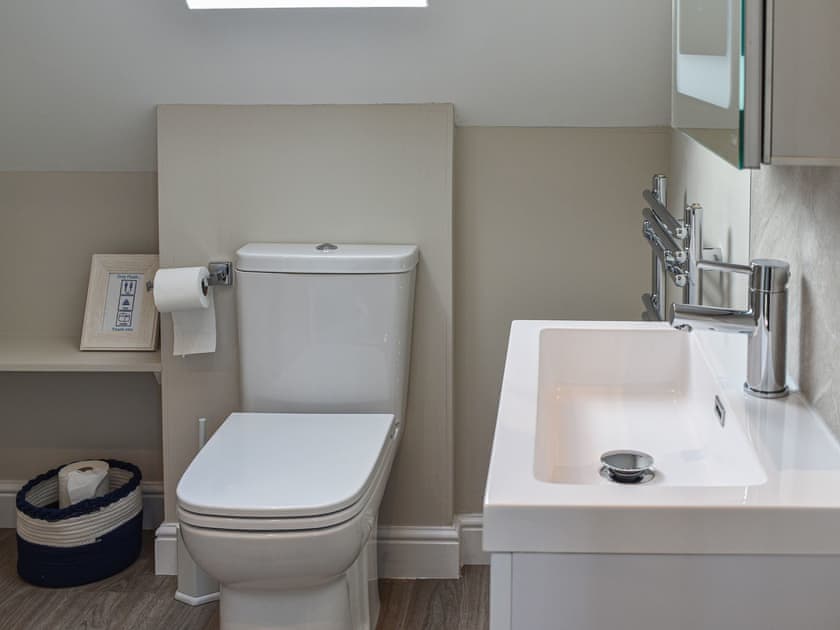 Bathroom | Ty Clud, Trearddur Bay