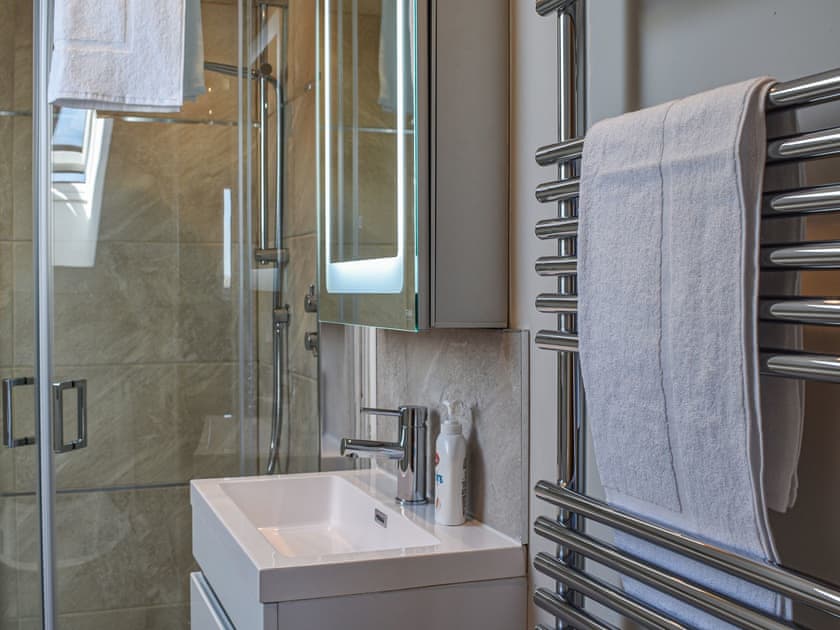 Bathroom | Ty Clud, Trearddur Bay