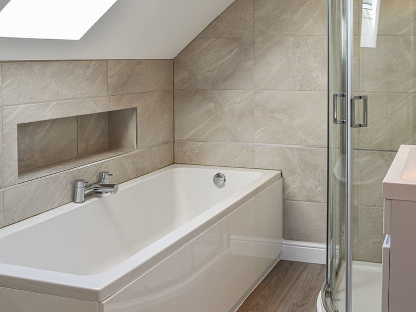 Bathroom | Ty Clud, Trearddur Bay
