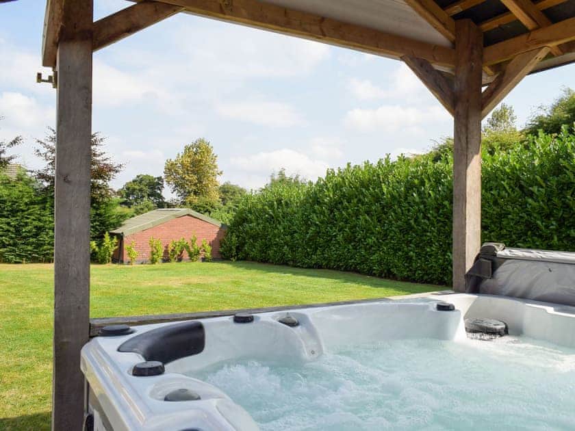 Hot tub | River Cottage - Mill Farm Holiday Cottages, Heyope, near Knighton