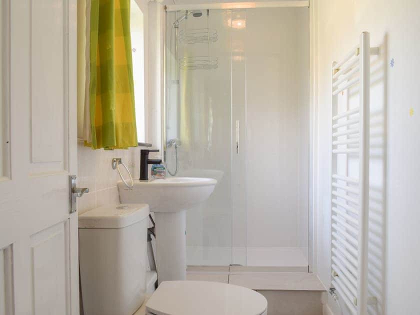 First floor shower room | Hill View Lodge - Mill Farm Holiday Cottages, Heyope, near Knighton