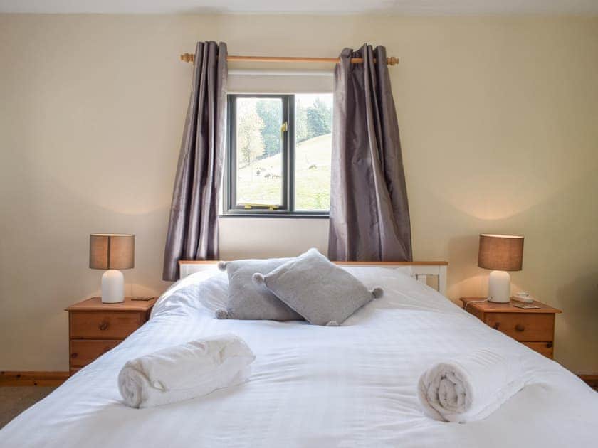 Double bedroom | Hill View Lodge - Mill Farm Holiday Cottages, Heyope, near Knighton
