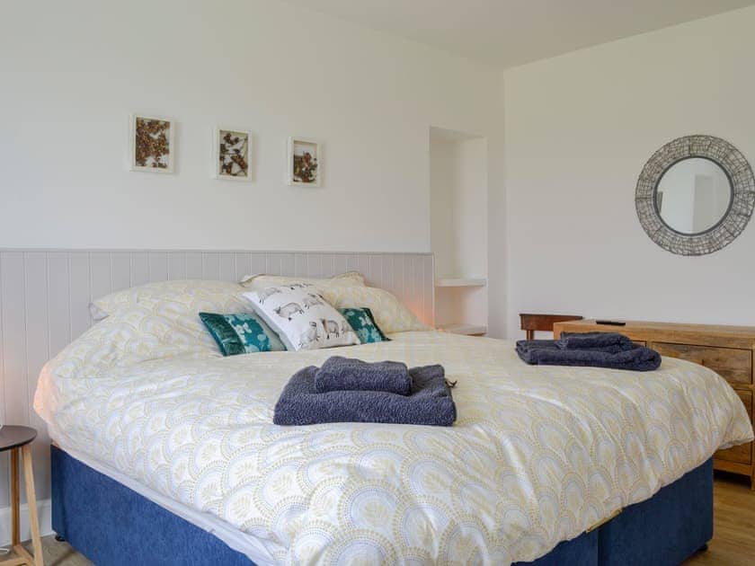 Double bedroom | Greenford Farm, Dundee