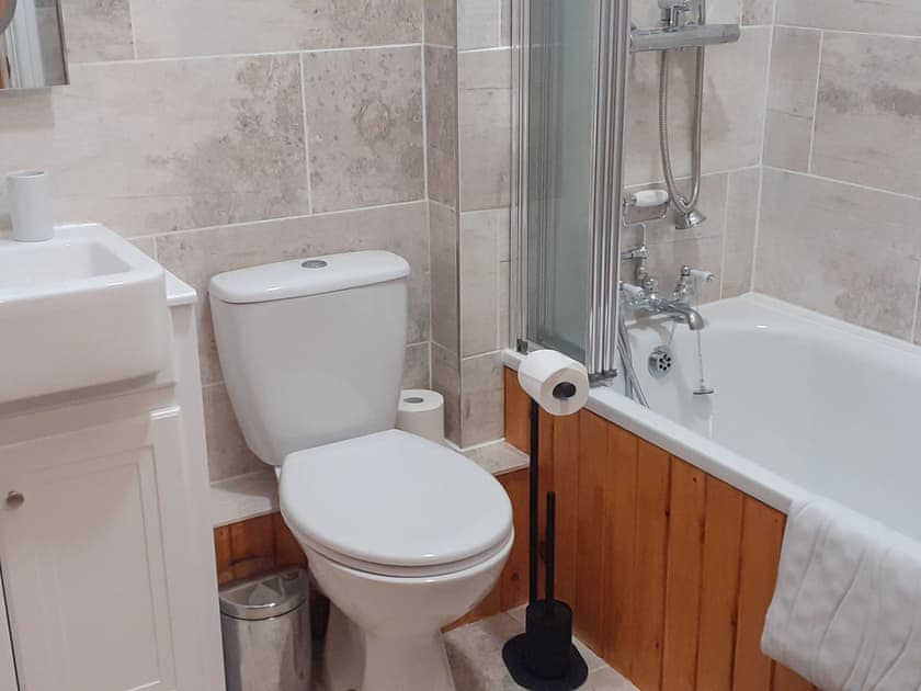 Upstairs bathroom | Sgubor Fach, Penybntfawr, near Oswestry