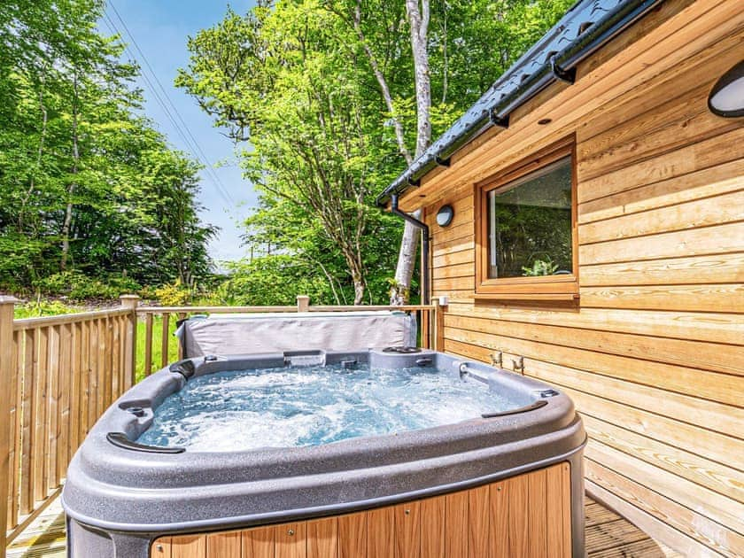 Hot tub | Monarch Lodge 14 - Kiltarlity Lodges, Beauly