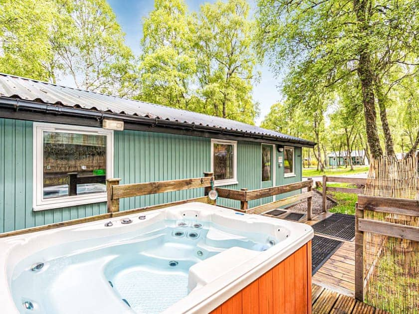 Hot tub | Heather Lodge 10 - Kiltarlity Lodges, Beauly